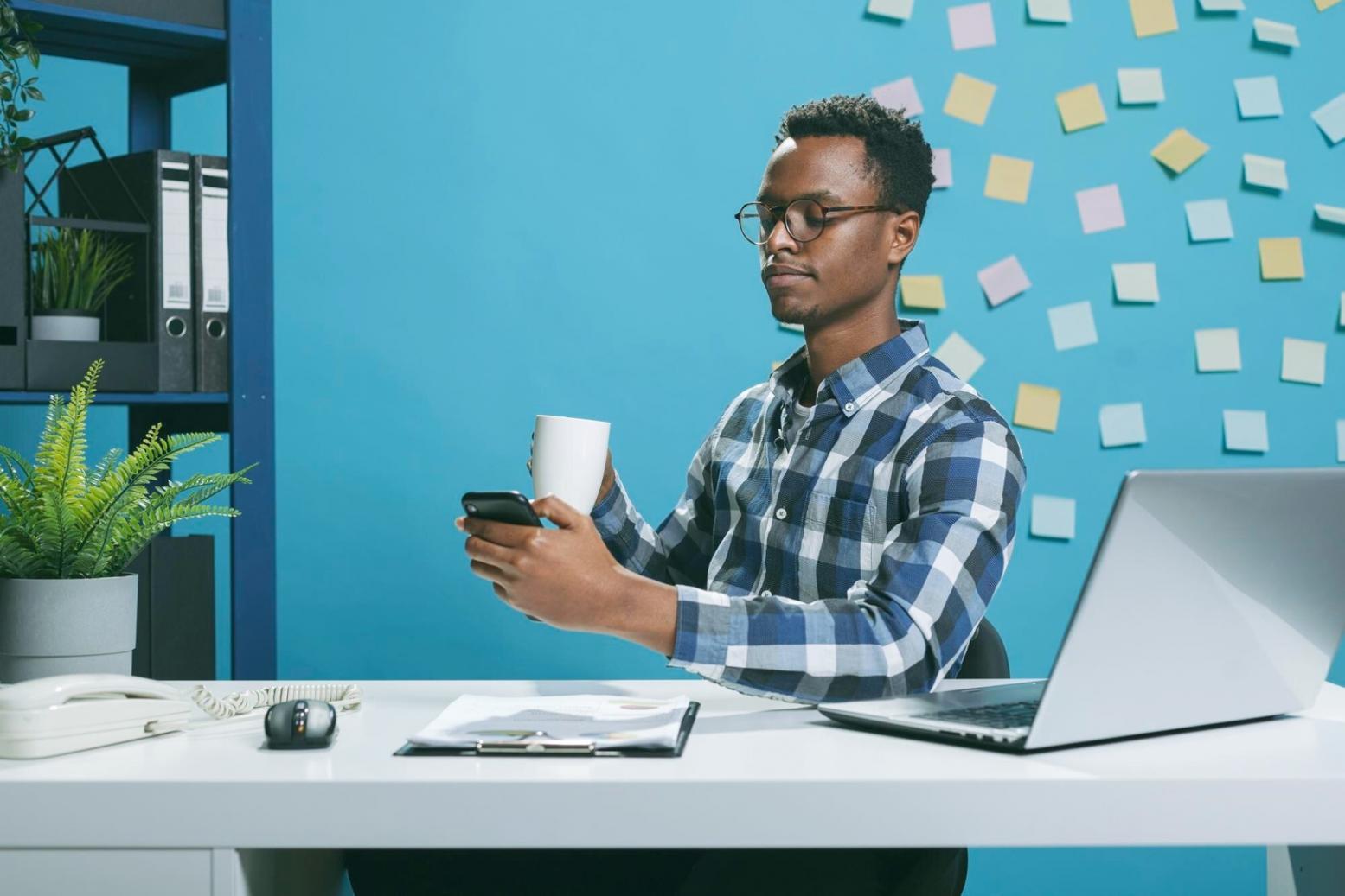 Espace de travail moderne avec technologies du futur